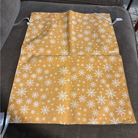 Festive Holiday Gift Bags Set of 5 - Picture 2 of 6